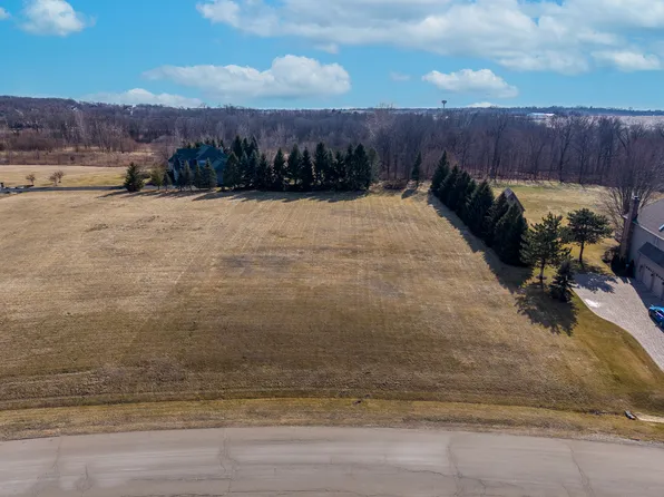 8148 Shadow Creek Ln, Yorkville, IL 60560