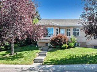 58 W Sierra Morena Grn SW, Calgary, AB T3H3E5