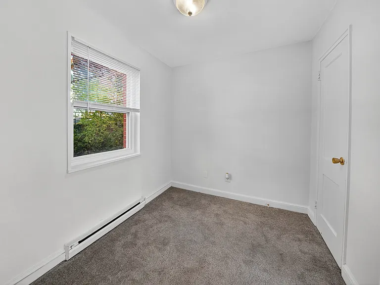 Croydon Manor Apartments — Photo 13