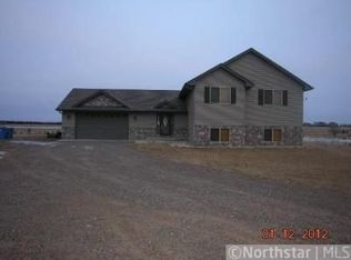 34077 Naples St NE, Cambridge, MN 55008