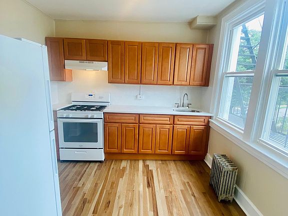 2nd image of 35 Altonwood Pl APT 6