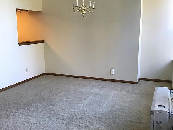 2nd image of 10 Washington Grn Unit 208