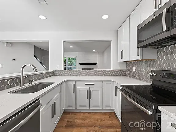 11017 Carmel Crossing Rd — Photo 9