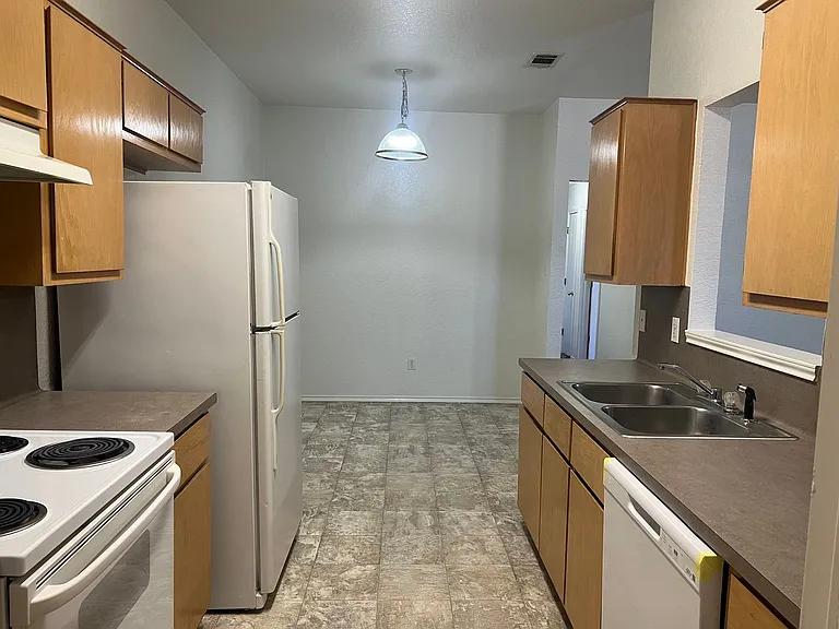2700 Edgefield St — Photo 7