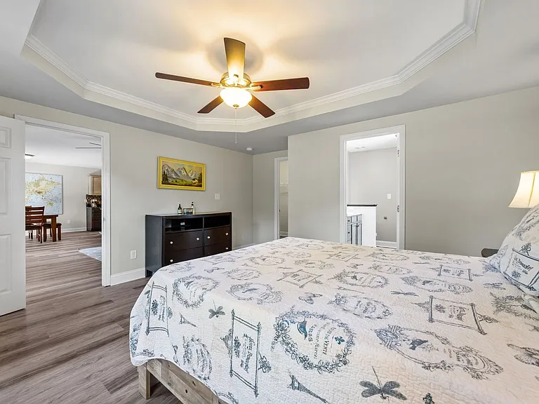686 Colonial Hills Dr — Photo 29