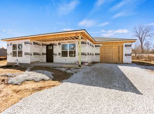 1338 E Bias Ln, Centralia, MO 65240