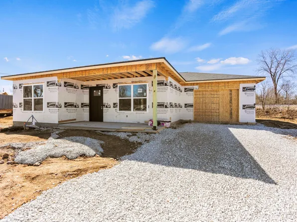 1338 E Bias Ln, Centralia, MO 65240