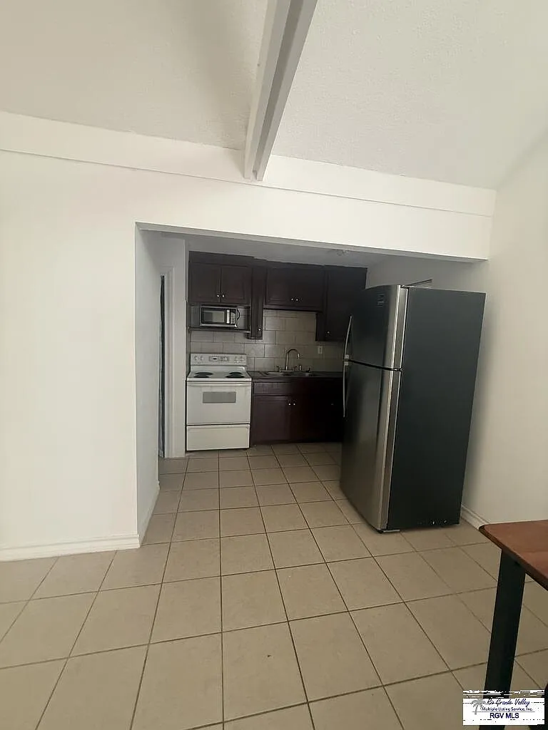 1 bed, 1.0 bath, 500 sqft, $1,000 — Photo 3