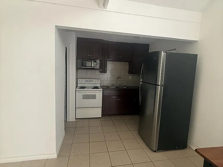 216 Country Club Rd #2 — Photo 3