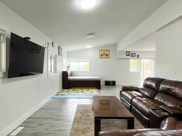 14171 77a Ave, Surrey, BC V3W 2X2