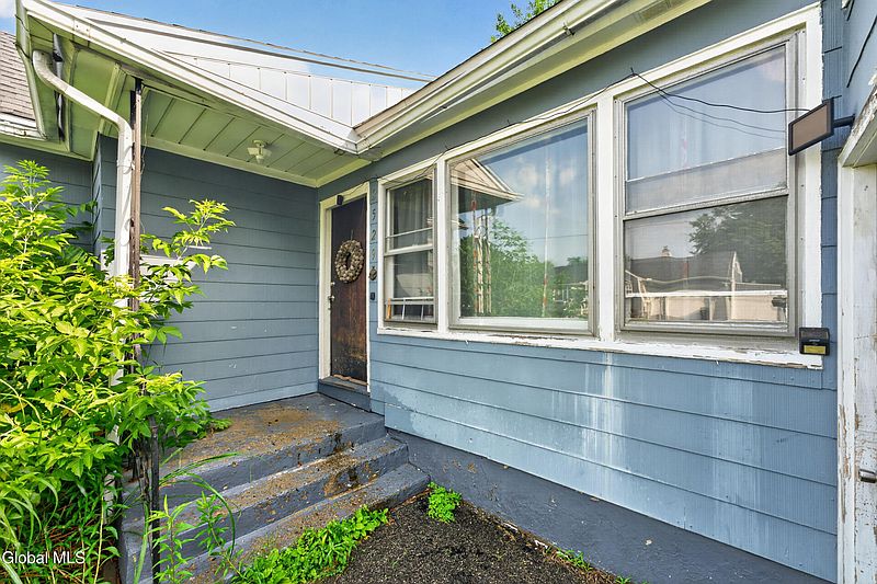5th image of 2529 Putnam Street