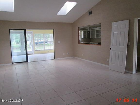 2nd image of 1180 25th Ave