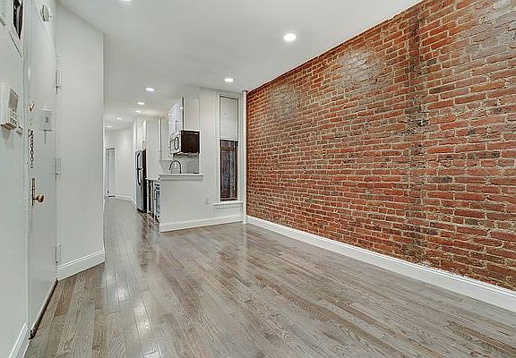 2nd image of 219 E 89th St APT 2W
