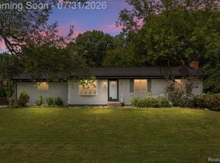 8045 Hillandale Dr, Clarkston, MI 48348