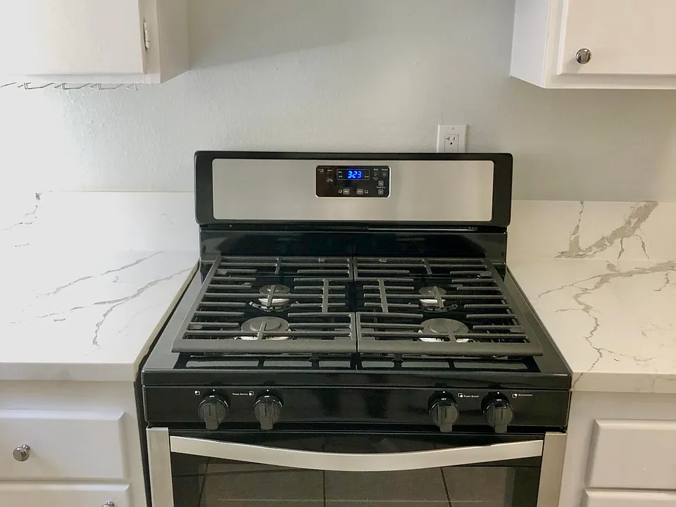 120 Roswell Ave #4