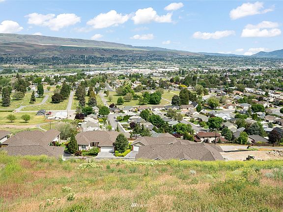 1881 Broadview, Wenatchee, WA 98801 | MLS #NWM1943202 | Zillow