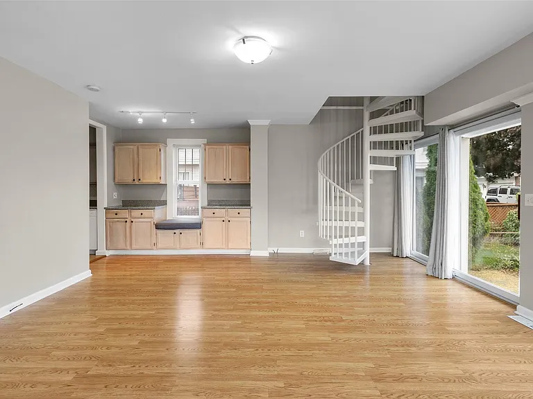 33316 Jefferson Ave — Photo 15