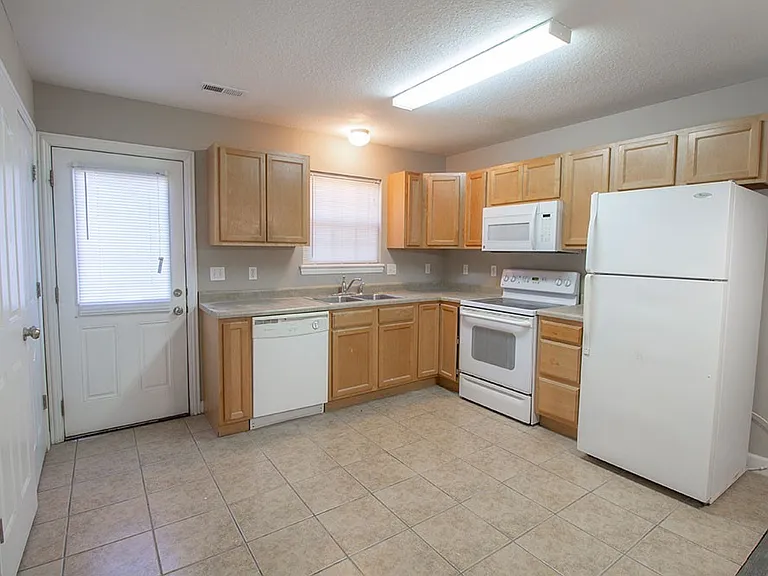 1311 Raleigh Dr — Photo 10