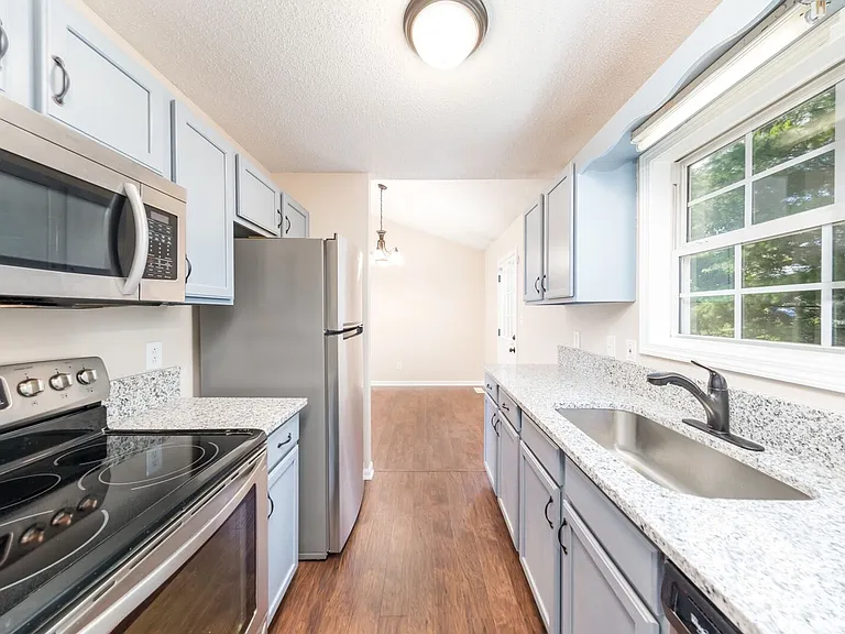900 Granny White Rd — Photo 3