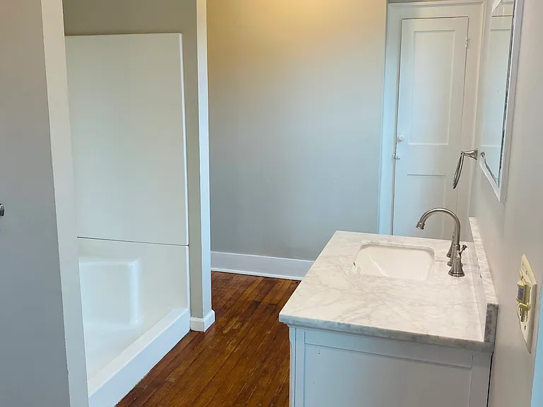 860 Windsor Ave #1 — Photo 7