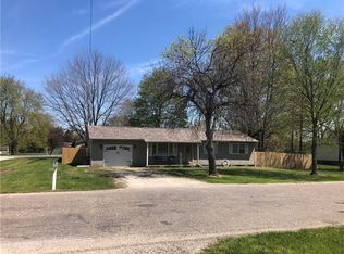 605 S 11th St, Marshall, IL 62441