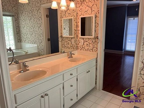 5th image of 3175 Stinsonville Rd