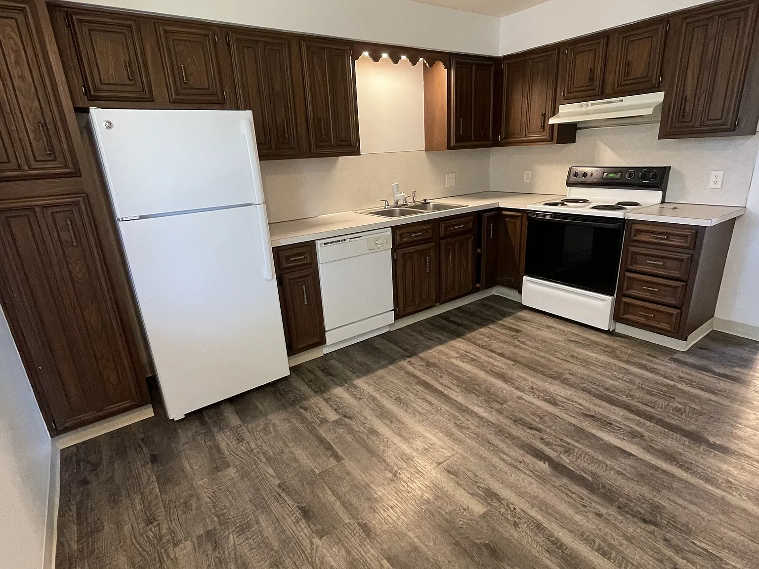 Whispering Pines Apartments — Photo 1