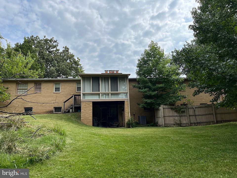 2nd image of 1501 Brooke Rd