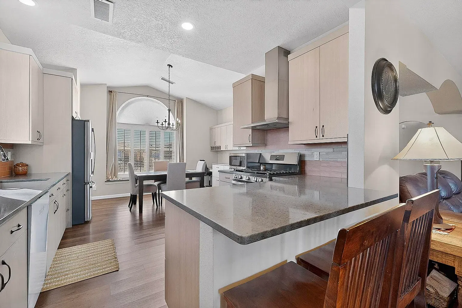 3 bed, 1610 sqft, $2,200 — Photo 3