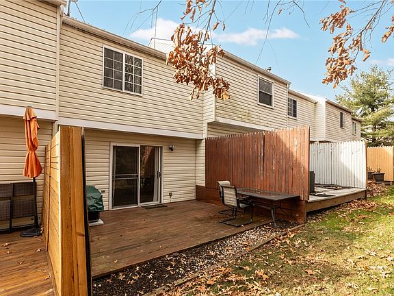 4th image of 504 Lexington Dr