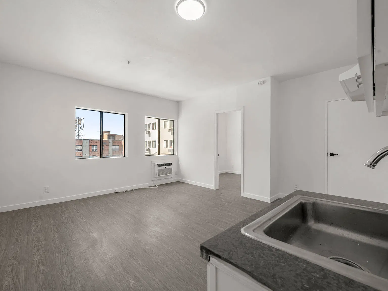 600 S Alvarado St — Photo 2