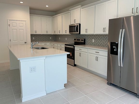 Modern Open-Concept Kitchen in Central Florida Home