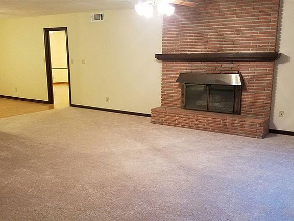 2nd image of 2305 N Van Buren St