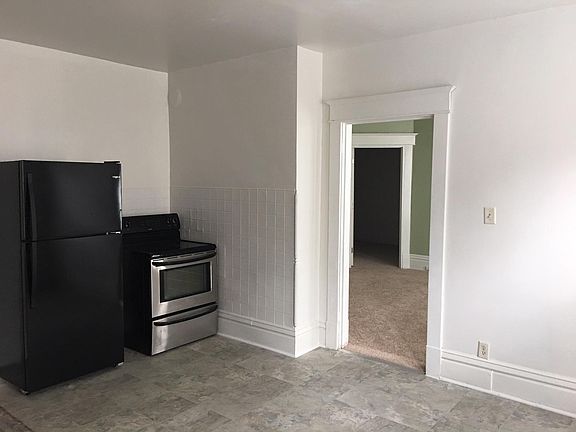 3rd image of 1090 Ross Ave #1
