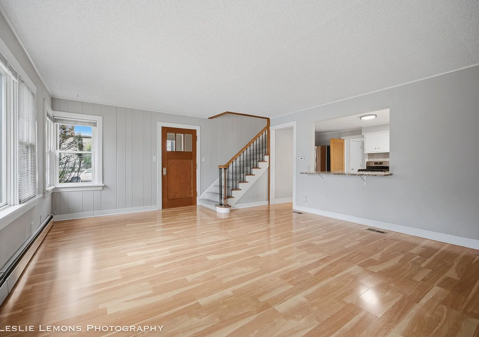 3 bed, 2.0 bath, 1300 sqft, $3,200 — Photo 2