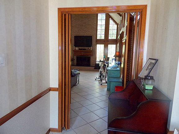 Tile foyer to greet your guests.