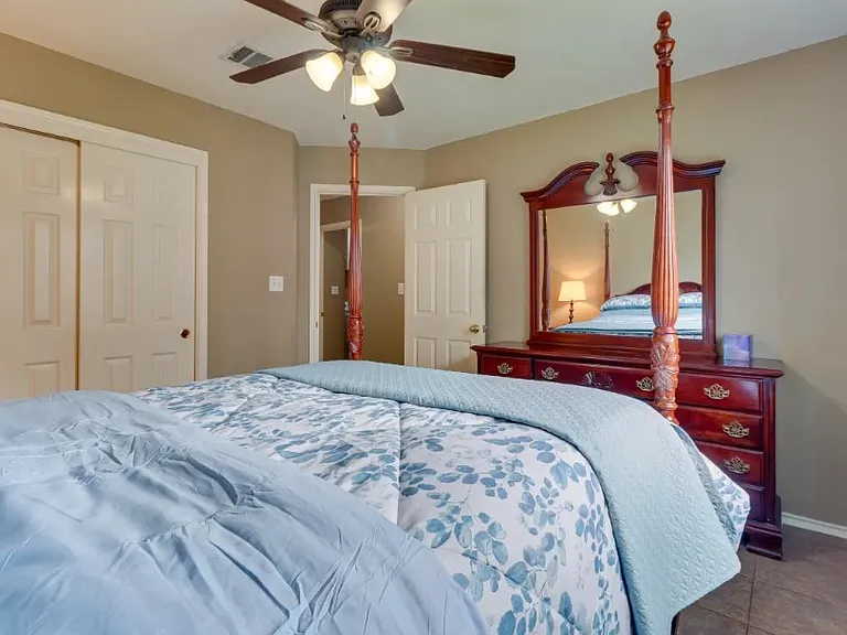 Bed Room 3 - Queen bed
