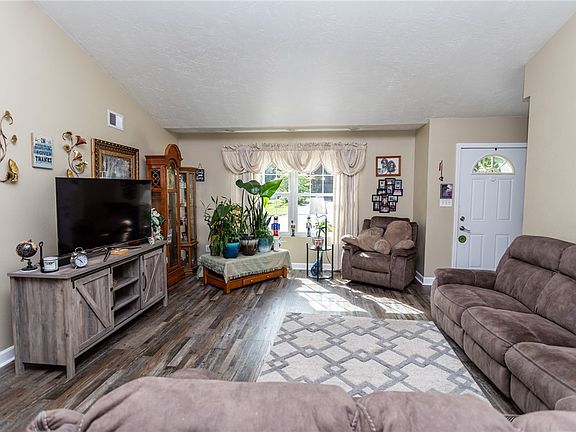 5th image of 1123 Brookside Dr