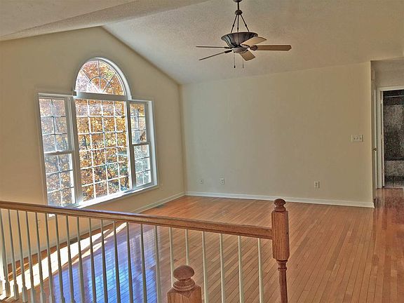 3rd image of 481 Flower Dr