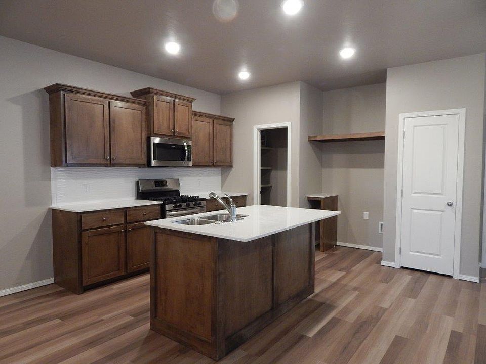 1st image of 917 Coles Creek Ln