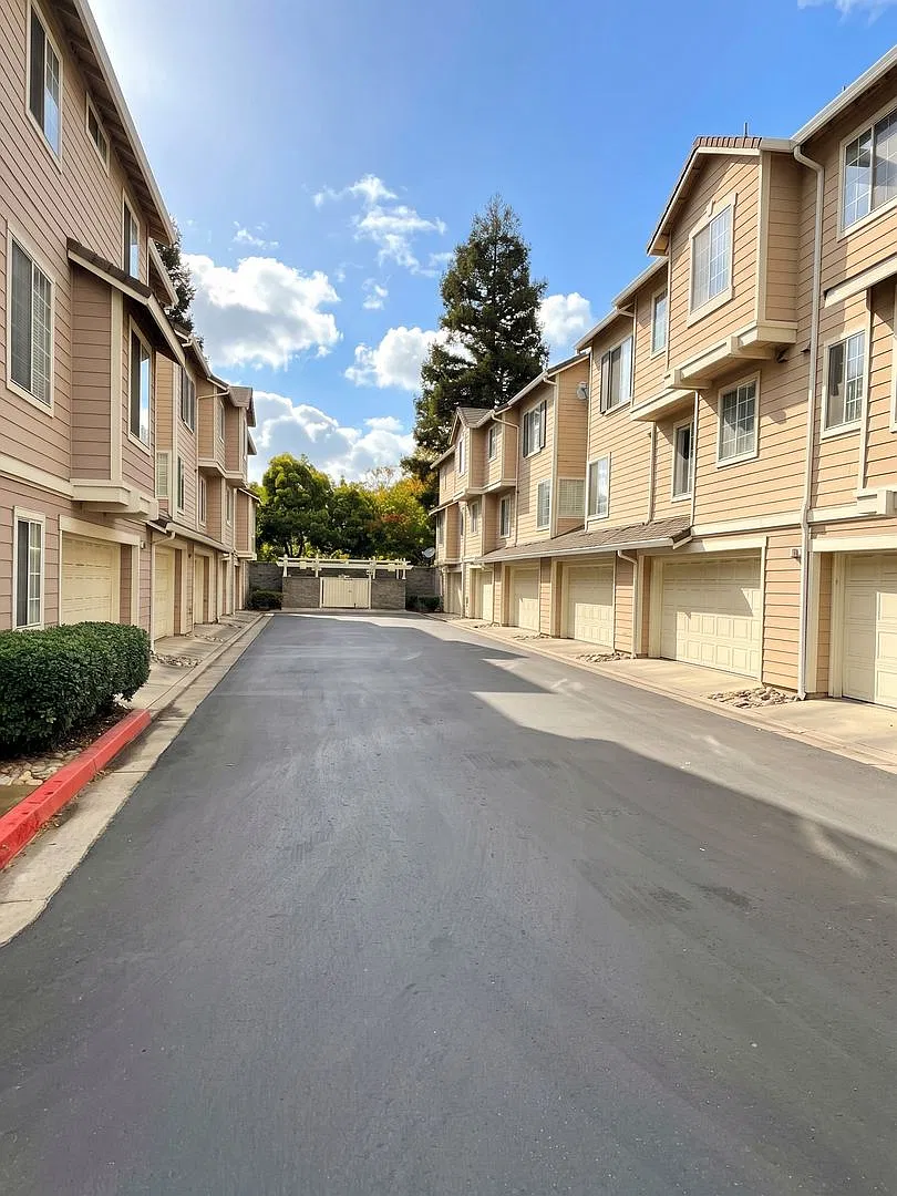 Now Availbale! | $4,350 / Spacious 3br/2.5ba San Jose Home — Photo 3