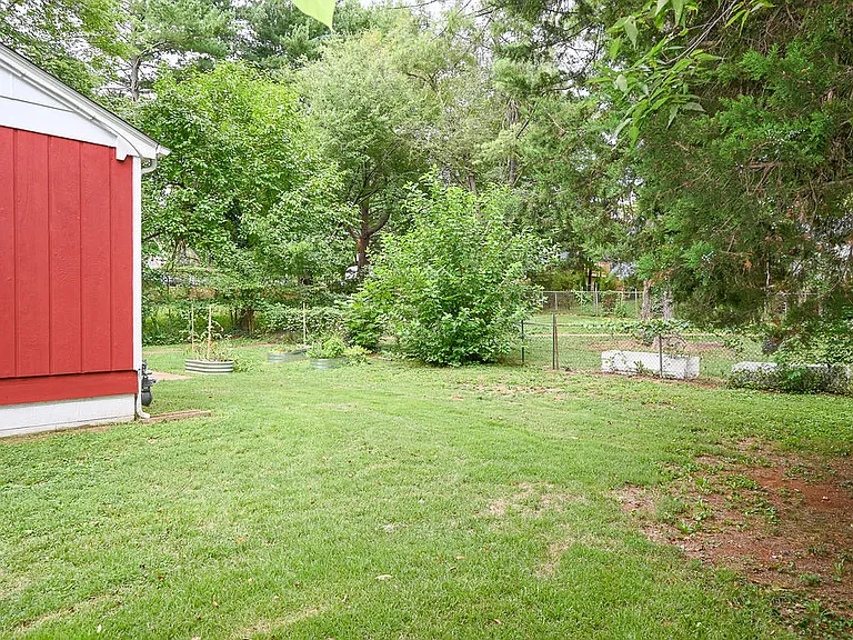 315 Caroline Ave — Photo 63