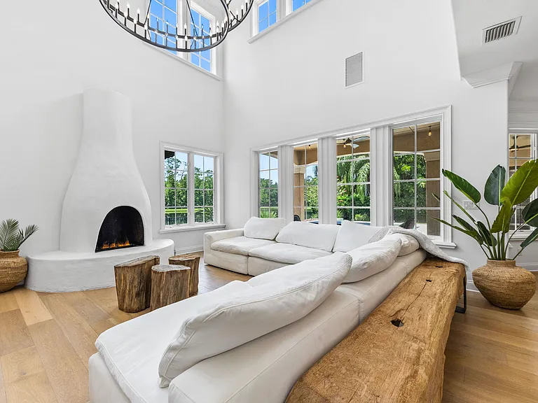 102 Acadia Ter — Photo 10