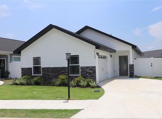 24383 SW 17th Ln, Newberry, FL 32669