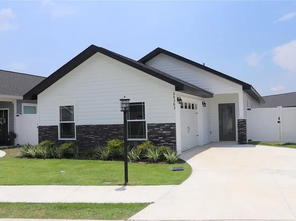 24383 SW 17th Ln, Newberry, FL 32669