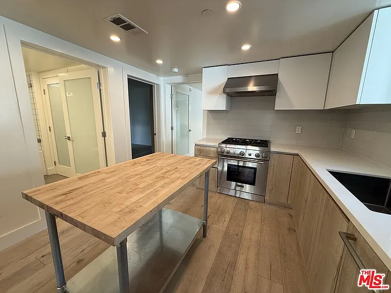 8210 Fountain Ave #103 — Photo 5