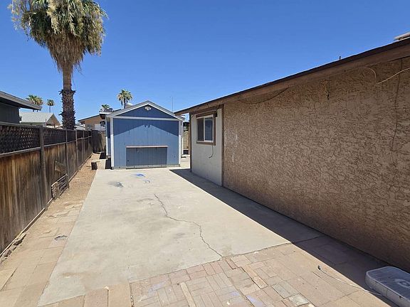 3rd image of 604 W EMELITA Avenue