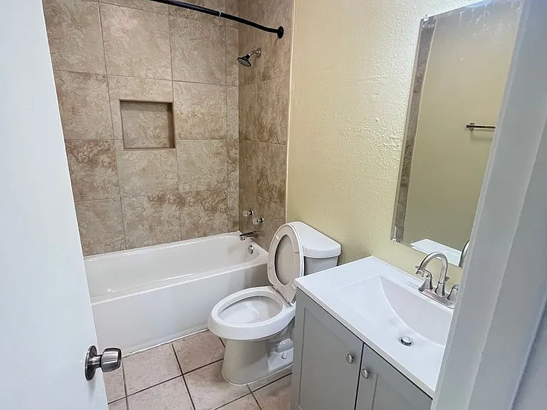 Town Creek Apartments — Photo 16