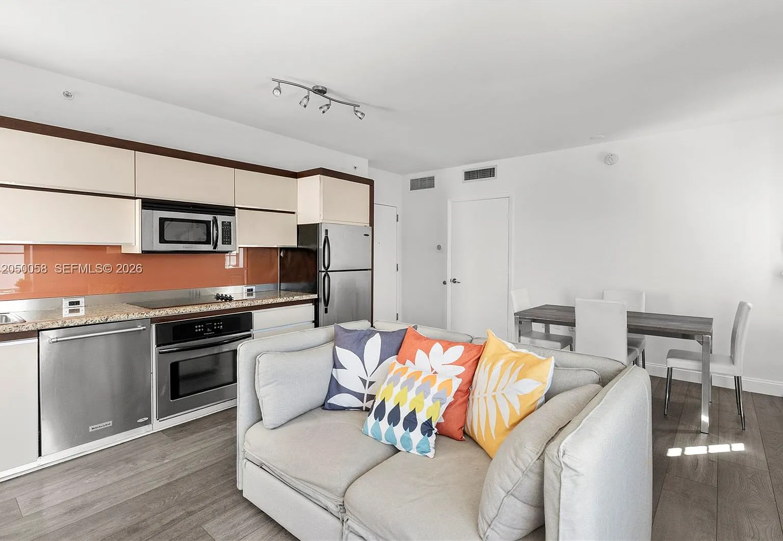 Artecity Governor Condo — Photo 3