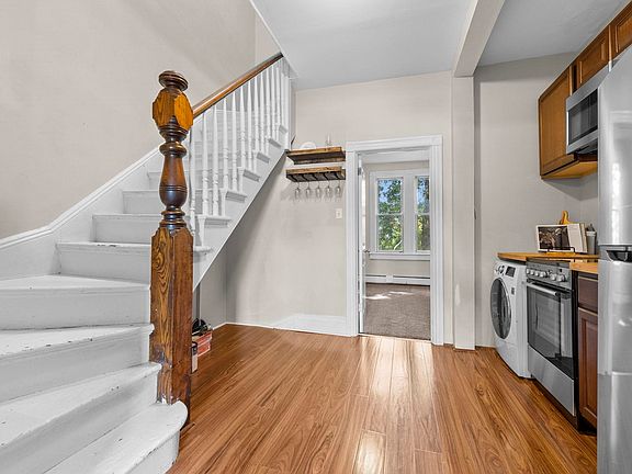 4th image of 895A Montgomery St #2